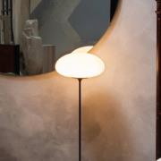 GUBI Stemlite vloerlamp, zwart-chroom, 150 cm