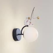 Lindby wandlamp Kosmo, kunststof, astronaut, wereldbol