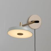 UMAGE LED wandlamp Asteria Long, olijfgroen/messing, stekker