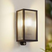 Lindby buitenwandlamp Peldar, sensor, geribbeld, IP44, E27