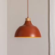 Envostar hanglamp Kaitt, baksteenrood, Ø 34 cm, houten detail