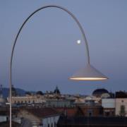 Vibia LED vloerlamp OUT, beige Hoogte 242 cm IP44 2.700K