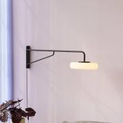 LED wandlamp Sway, zwart, uitval 120 cm, metaal